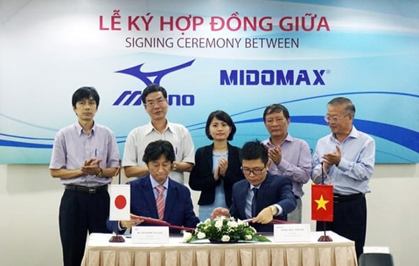 Công ty Midomax ký hợp đồng với Mizuno