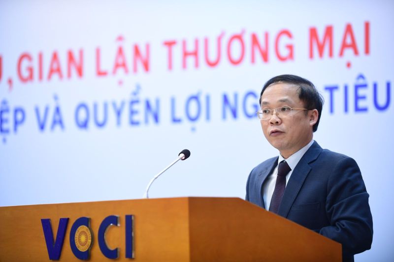Ông Bùi Trung Nghĩa, Phó Chủ tịch Liên đoàn Thương mại và Công nghiệp Việt Nam VCCI phát biểu tại diễn đàn.