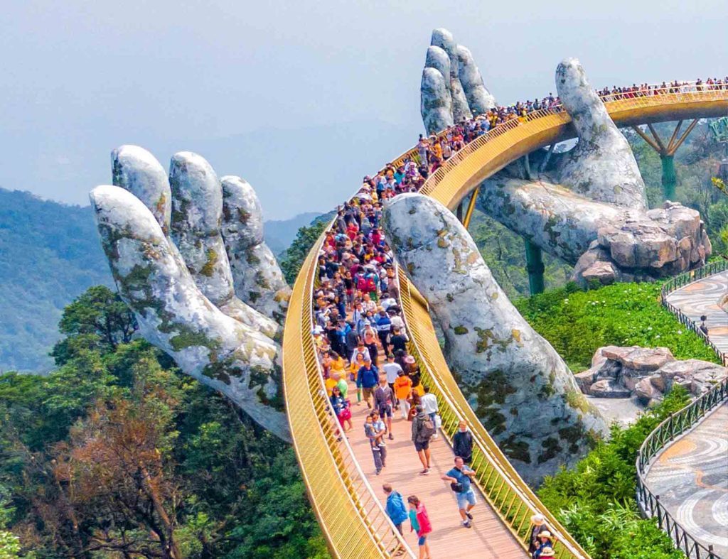 Cây Cầu Vàng - Một trong những điểm nổi bật của Bà Nà Hills
